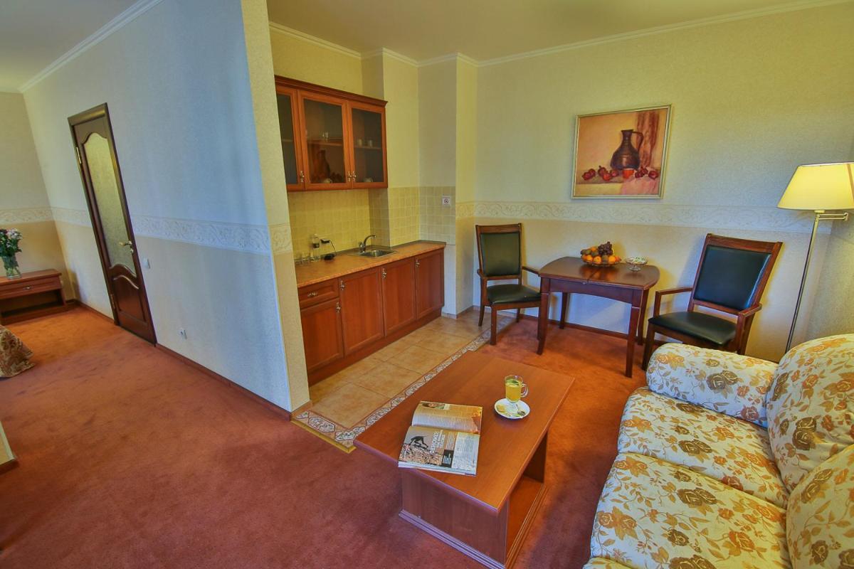 Ukraina Hotel Czerkasy Zewnętrze zdjęcie